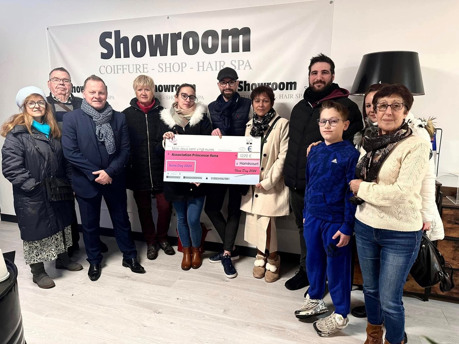 Remise de chèque de 1220€ lors de l'Ilona Day